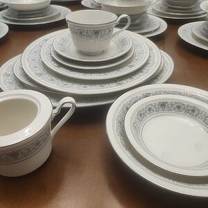 Vintsge Noritake Ivory China #7569 White and Gray Floral Dinnerware Set Of 10